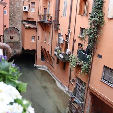 Little Apartment Over The Canal Bologna Kültér fotó
